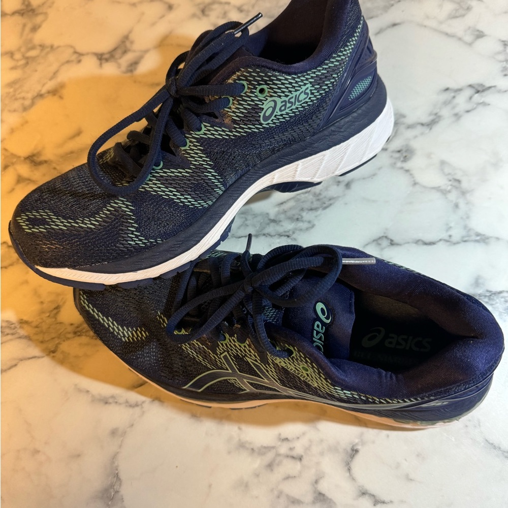 ASICS, Gel Nimbus 20. Navy blue with green accents. Great condition, size 6.